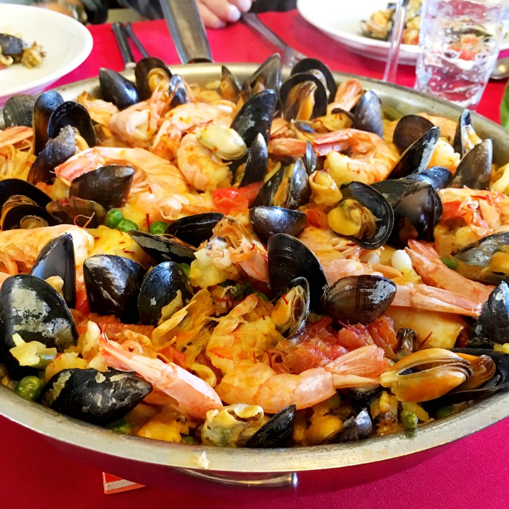 Food-Explorers-Cook-and-Lunch-Recipe-Paella