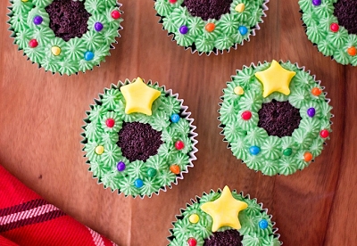 Food-Explorers-Christmas-Cupcake-Wreaths